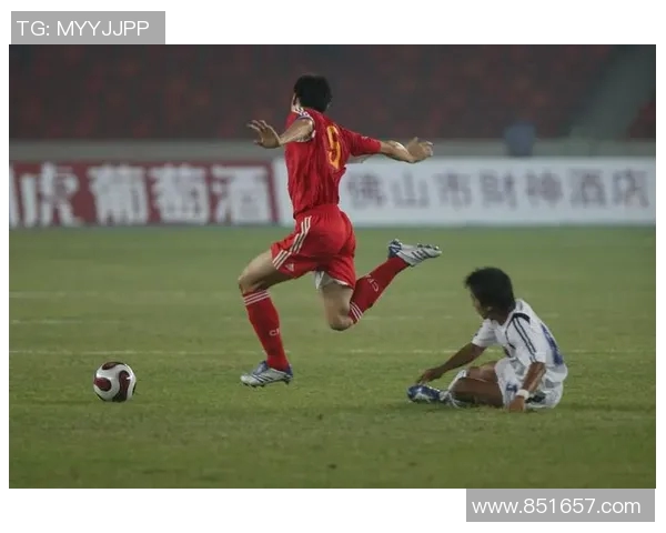 足球明星踢的足球是什么样的体验与技术分析以及对比赛的影响